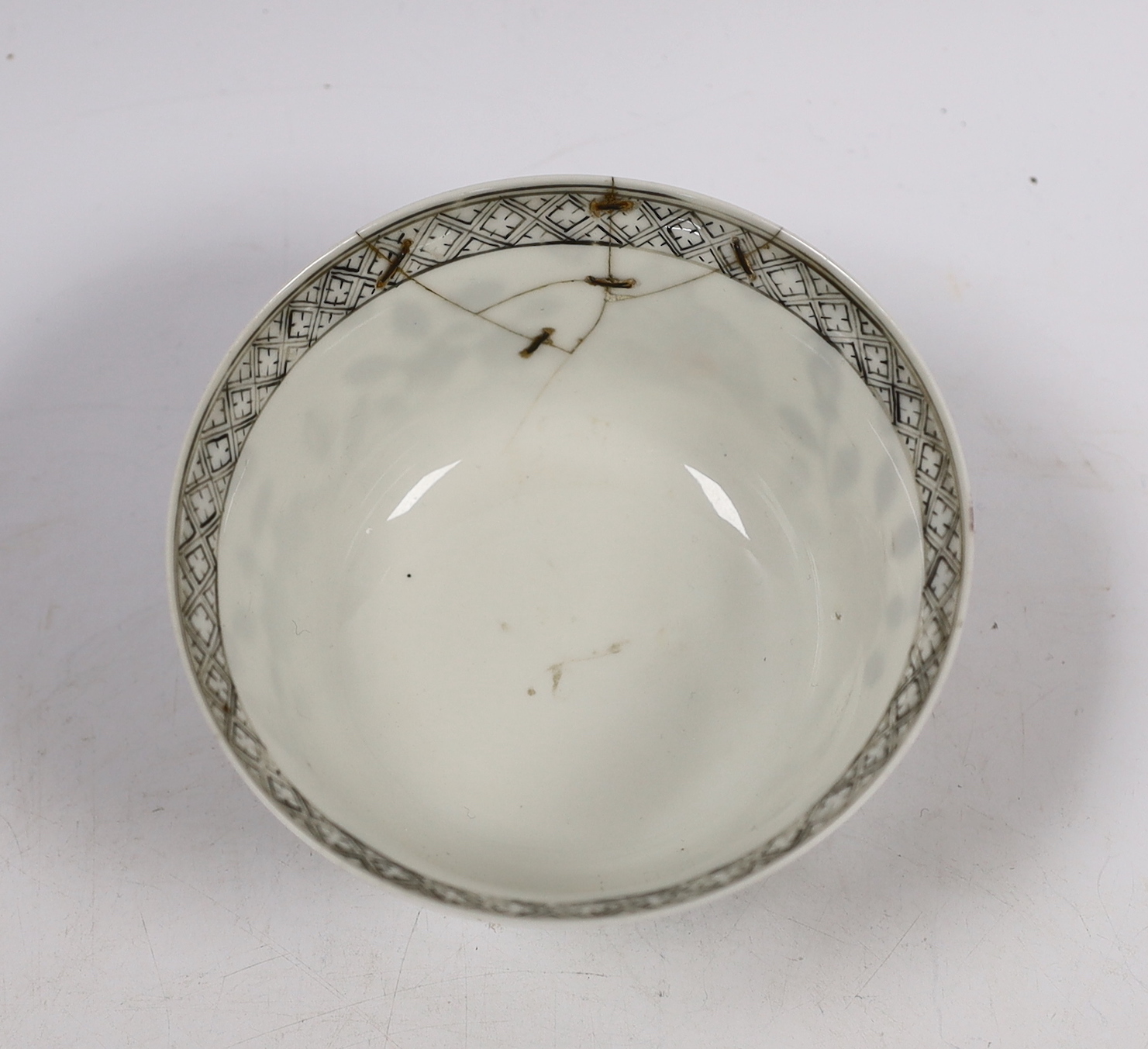 A Chinese enamelled porcelain ‘butterfly’ bowl, Yongzheng period, 12cm
